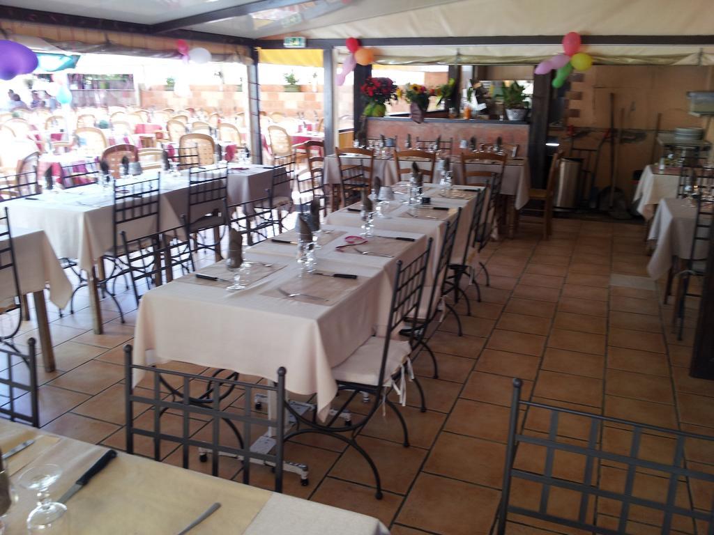 Le Grand Hotel Aups Bagian luar foto
