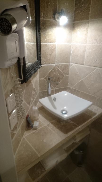 Le Grand Hotel Aups Bagian luar foto