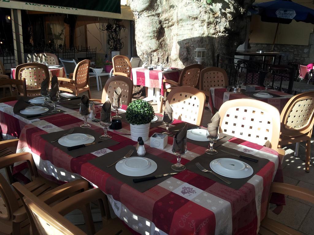 Le Grand Hotel Aups Bagian luar foto