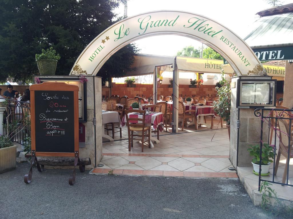 Le Grand Hotel Aups Bagian luar foto